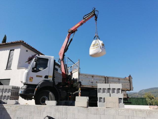 Livraison des vos big bag en camion grue