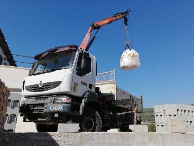 Livraison des vos big bag en camion grue